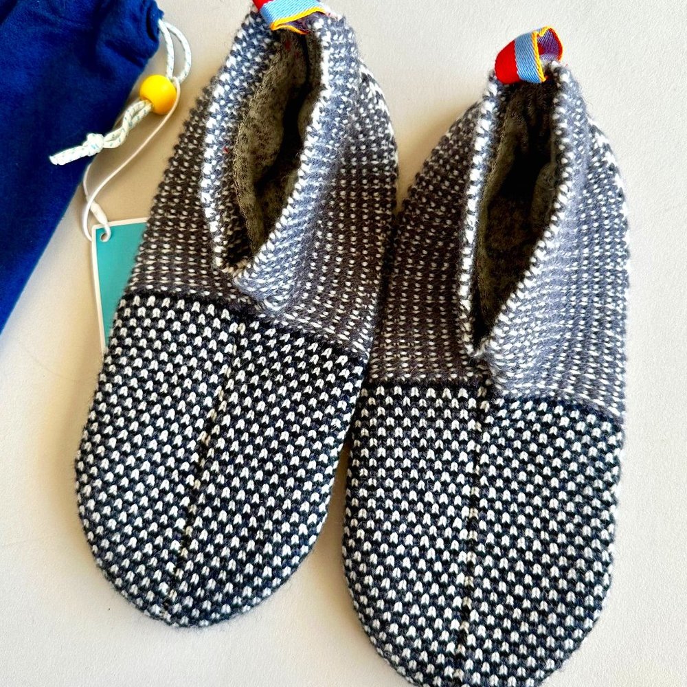Bombas Gripper Slippers Sz. Small - Fleece Lined